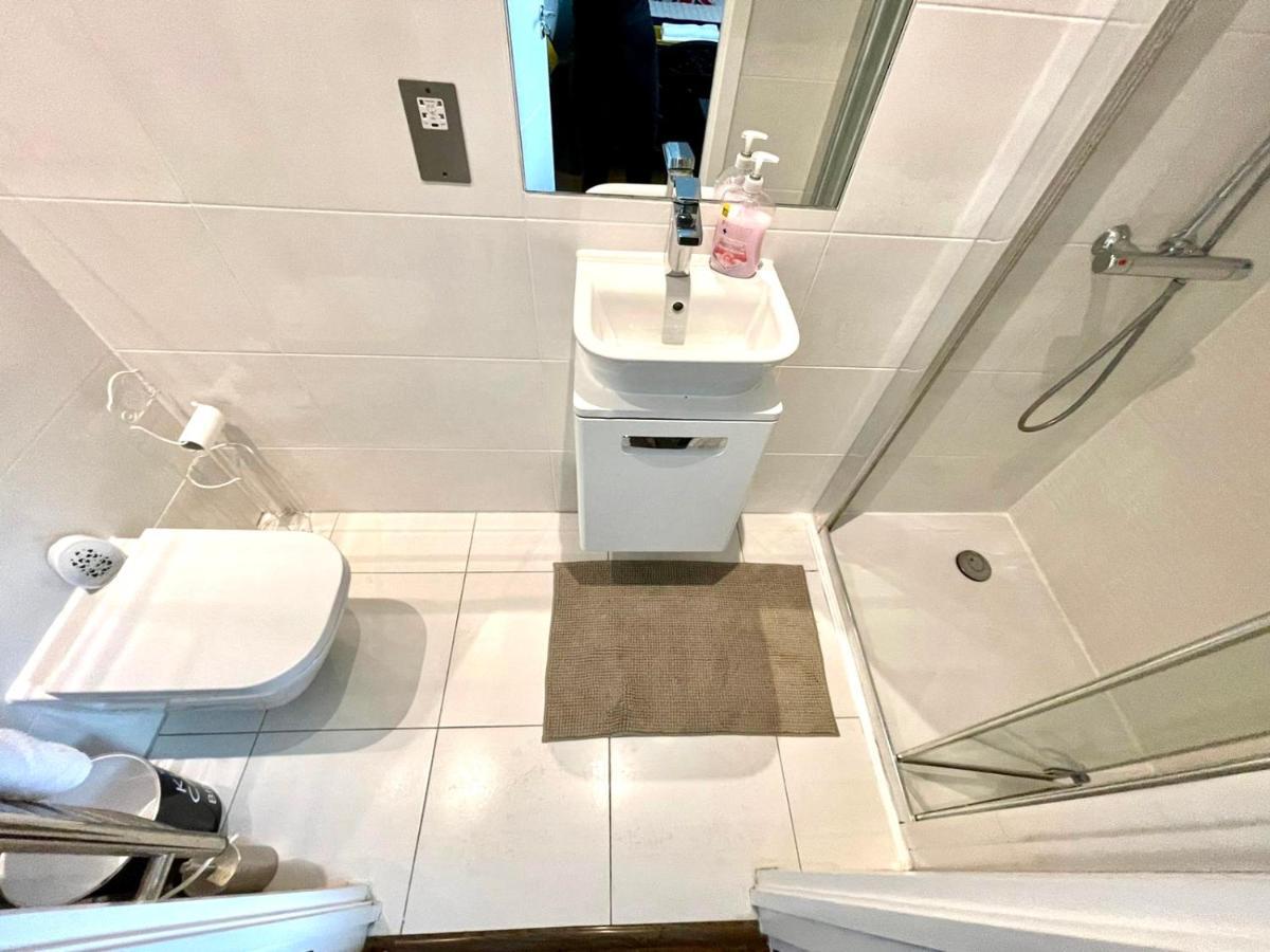 London Stratford Luxury House, 5 Minutes Walk Station, Westfield, 3 Bedrooms 3 Bathrooms, Reception, Garden, Parking Londres Exterior foto