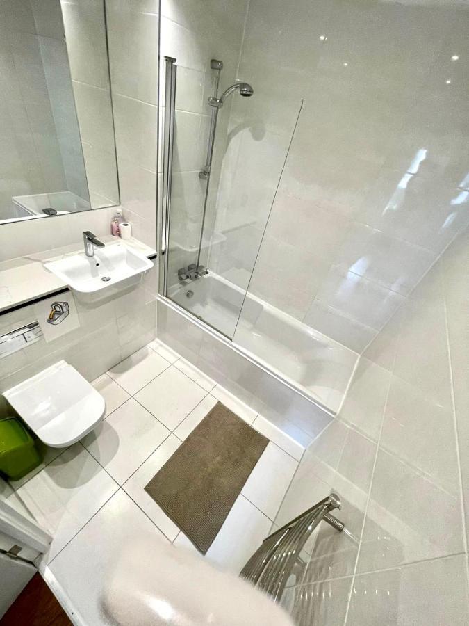 London Stratford Luxury House, 5 Minutes Walk Station, Westfield, 3 Bedrooms 3 Bathrooms, Reception, Garden, Parking Londres Exterior foto