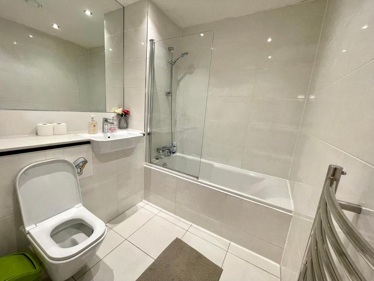 London Stratford Luxury House, 5 Minutes Walk Station, Westfield, 3 Bedrooms 3 Bathrooms, Reception, Garden, Parking Londres Exterior foto