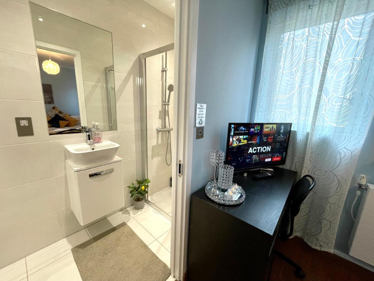 London Stratford Luxury House, 5 Minutes Walk Station, Westfield, 3 Bedrooms 3 Bathrooms, Reception, Garden, Parking Londres Exterior foto