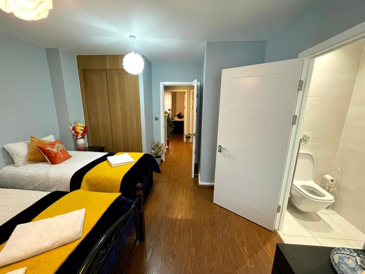 London Stratford Luxury House, 5 Minutes Walk Station, Westfield, 3 Bedrooms 3 Bathrooms, Reception, Garden, Parking Londres Exterior foto