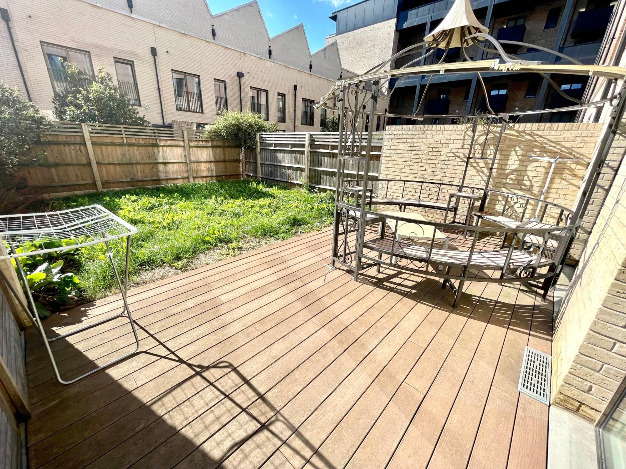 London Stratford Luxury House, 5 Minutes Walk Station, Westfield, 3 Bedrooms 3 Bathrooms, Reception, Garden, Parking Londres Exterior foto